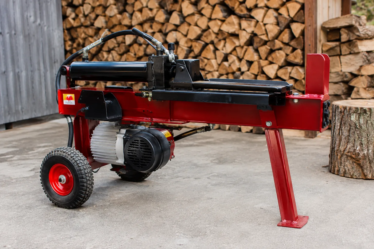 Holzspalter sicher nutzen: Sicherheitsunterweisung und Arbeitstechniken fuer Anfaenger
